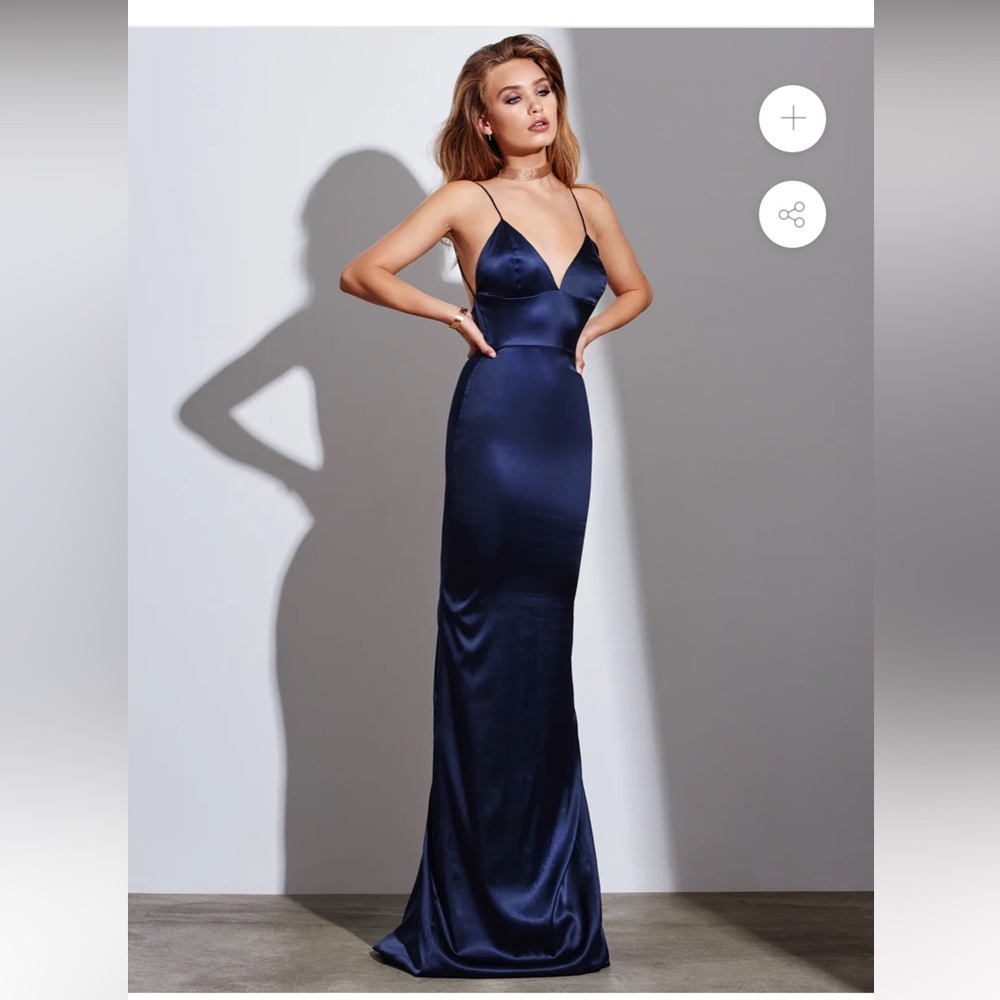 Elegant Navy Backless Evening Gown